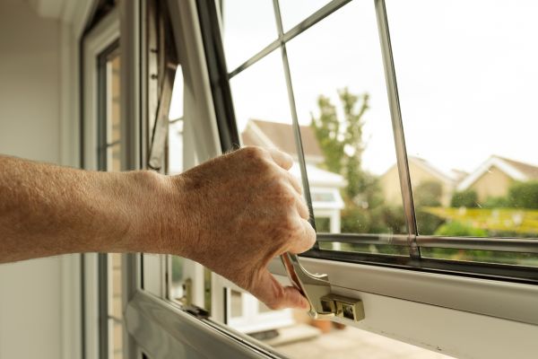 Cost of Window Hinge Repair in Duluth